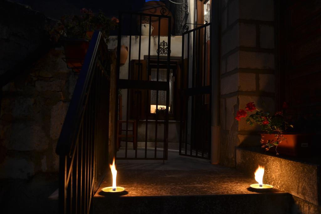 La Casa Del Pittore Di Petralia Petralia Soprana Exteriör bild